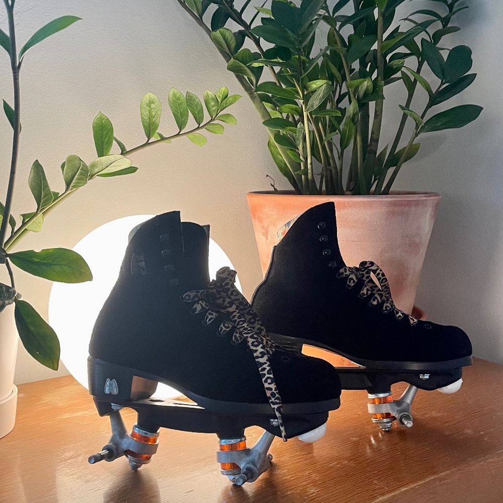 Moxi Lolly Roller Skate Boot and Plate. Size 5 (Unisex) or 7 (Women’s)